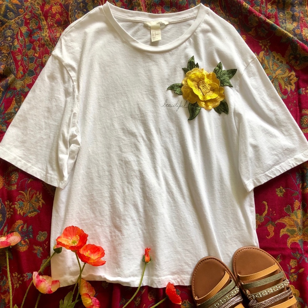 H&M White Oversized Embroidered Flower Tee